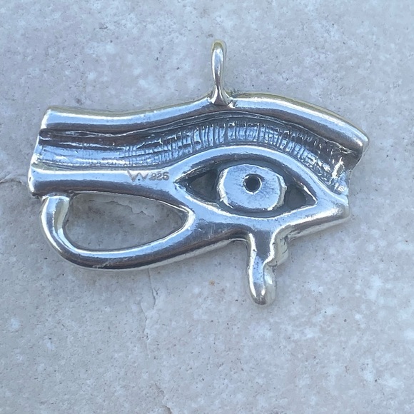Eye of Horus pendant .925 Sterling Silver with genuine Carnelian Falcon - Picture 10 of 12